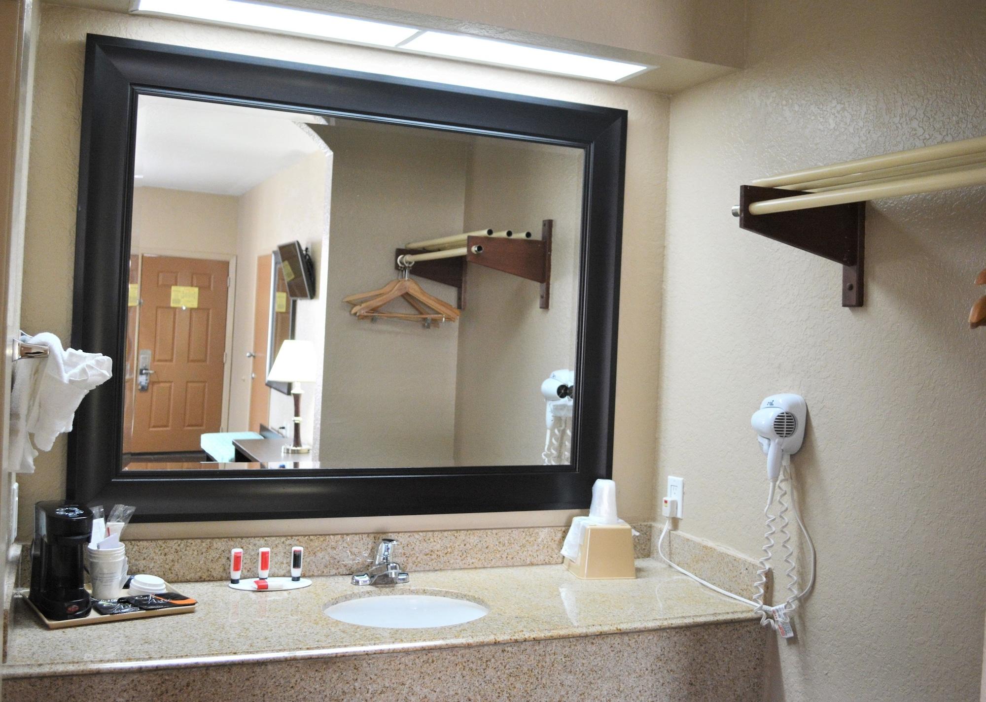 Super 8 By Wyndham Galveston Otel Dış mekan fotoğraf