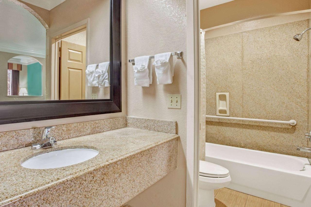 Super 8 By Wyndham Galveston Otel Dış mekan fotoğraf