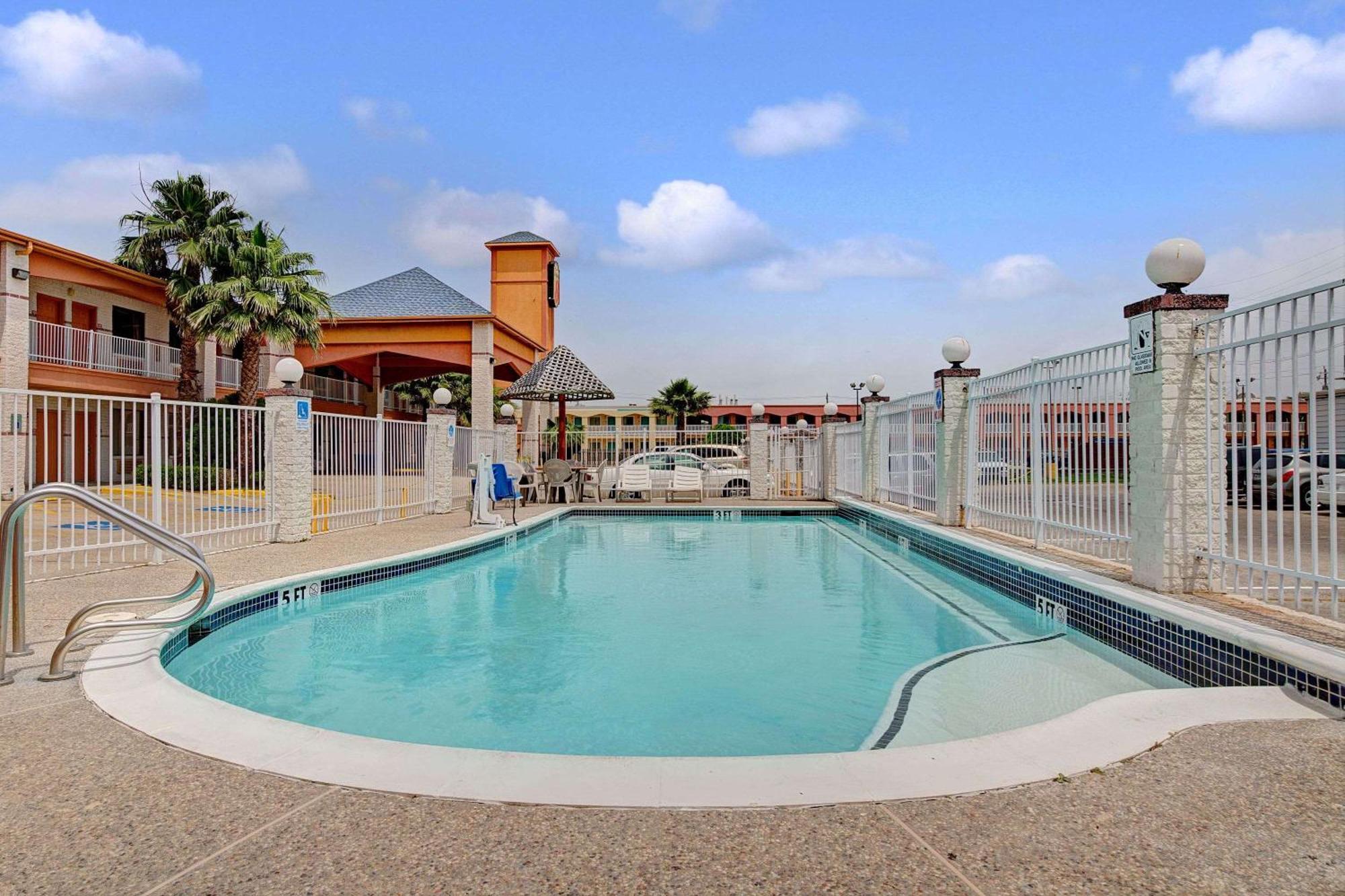 Super 8 By Wyndham Galveston Otel Dış mekan fotoğraf