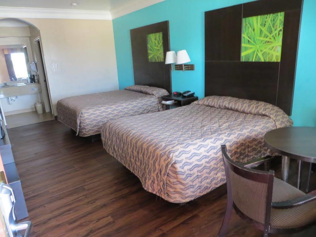 Super 8 By Wyndham Galveston Otel Dış mekan fotoğraf