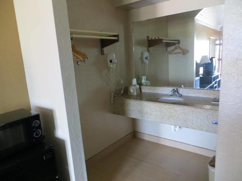 Super 8 By Wyndham Galveston Otel Dış mekan fotoğraf