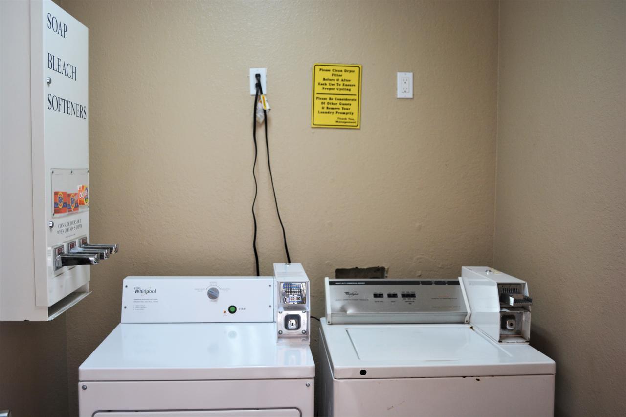 Super 8 By Wyndham Galveston Otel Dış mekan fotoğraf